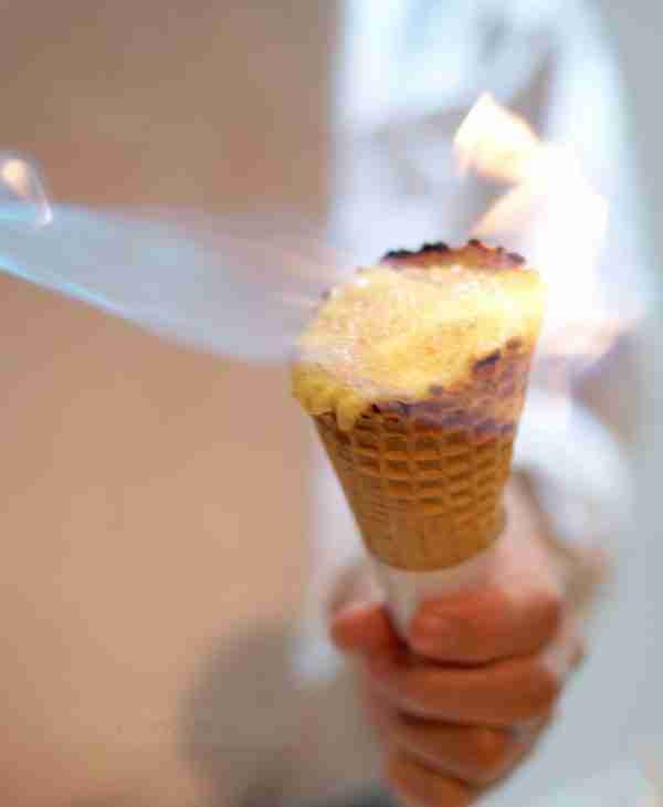 naganuma-ice-creme-brulee-flaming